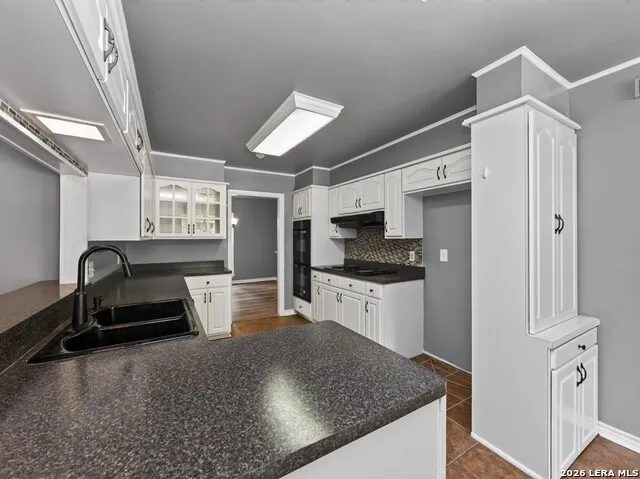 621 Balfour Dr Windcrest, TX 78239