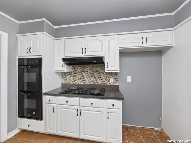 621 Balfour Dr Windcrest, TX 78239