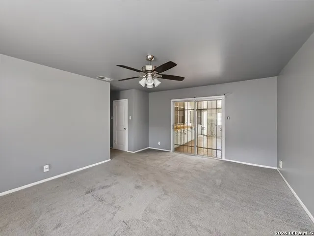 621 Balfour Dr Windcrest, TX 78239