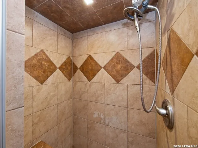 621 Balfour Dr Windcrest, TX 78239