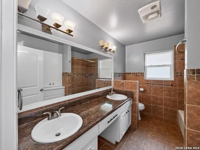 621 Balfour Dr Windcrest, TX 78239