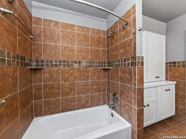 621 Balfour Dr Windcrest, TX 78239