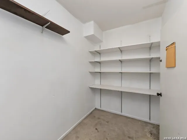 621 Balfour Dr Windcrest, TX 78239