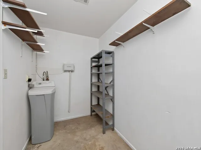 621 Balfour Dr Windcrest, TX 78239