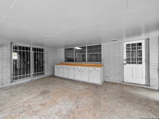 621 Balfour Dr Windcrest, TX 78239