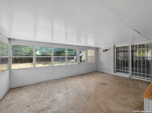 621 Balfour Dr Windcrest, TX 78239