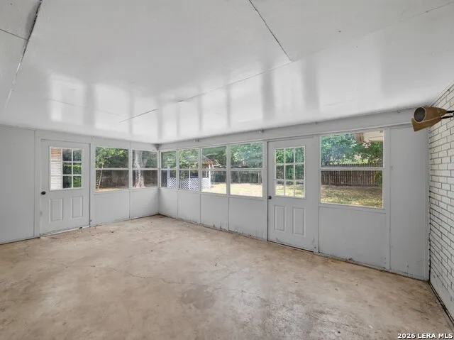 621 Balfour Dr Windcrest, TX 78239