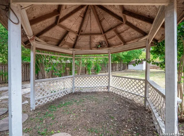 621 Balfour Dr Windcrest, TX 78239