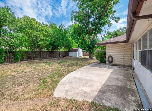 621 Balfour Dr Windcrest, TX 78239