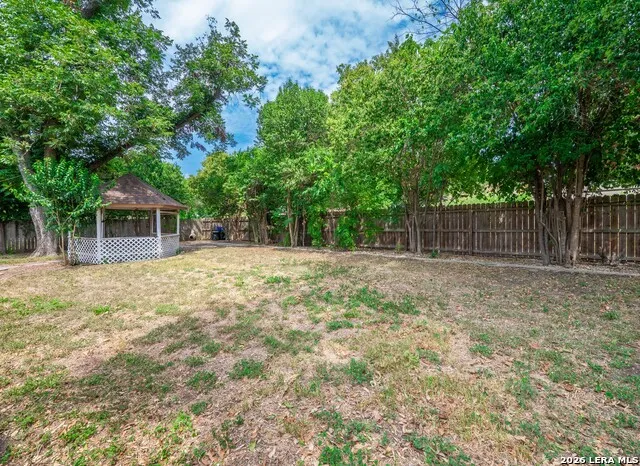621 Balfour Dr Windcrest, TX 78239