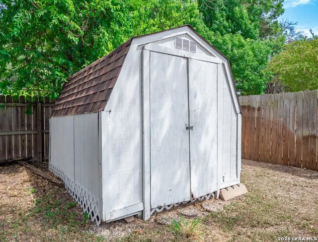 621 Balfour Dr Windcrest, TX 78239