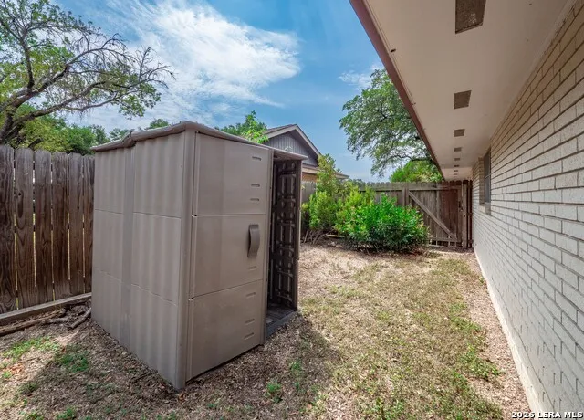 621 Balfour Dr Windcrest, TX 78239