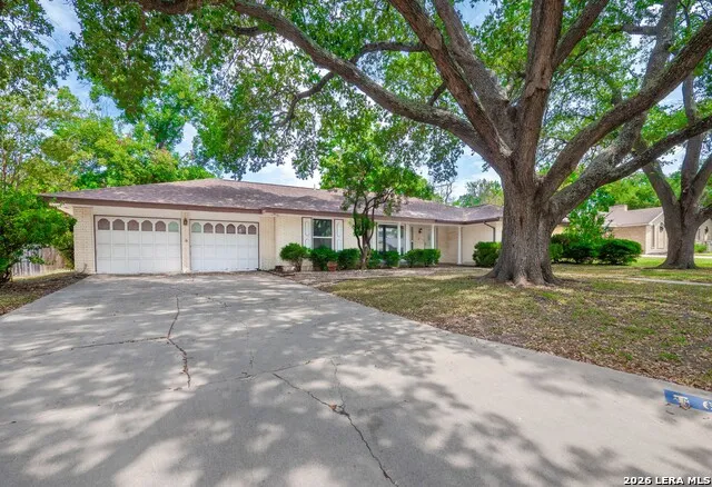 621 Balfour Dr Windcrest, TX 78239