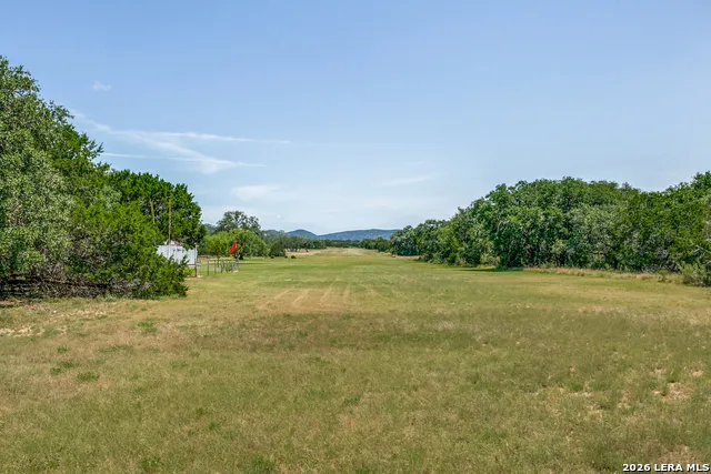 497 THUNDER CREEK RD Utopia, TX 78884