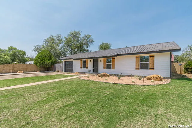 1215 Olive Jourdanton, TX 78026