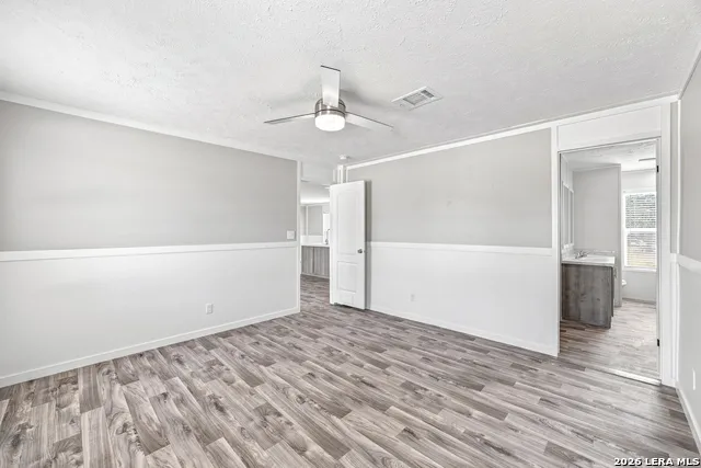 872 Main Loop Rd Waelder, TX 78959