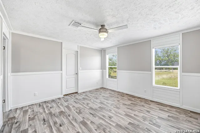 872 Main Loop Rd Waelder, TX 78959