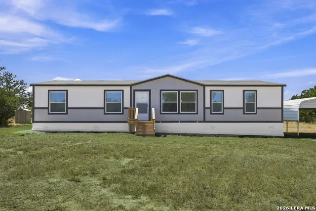 872 Main Loop Rd Waelder, TX 78959