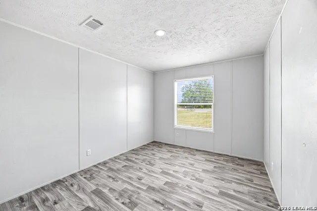 872 Main Loop Rd Waelder, TX 78959