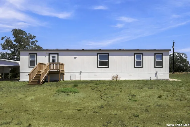 872 Main Loop Rd Waelder, TX 78959