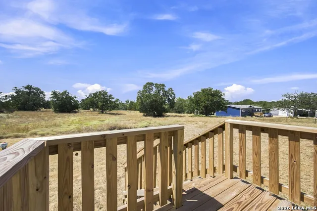872 Main Loop Rd Waelder, TX 78959