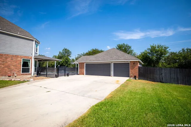 195 LAS BRISAS BLVD Seguin, TX 78155