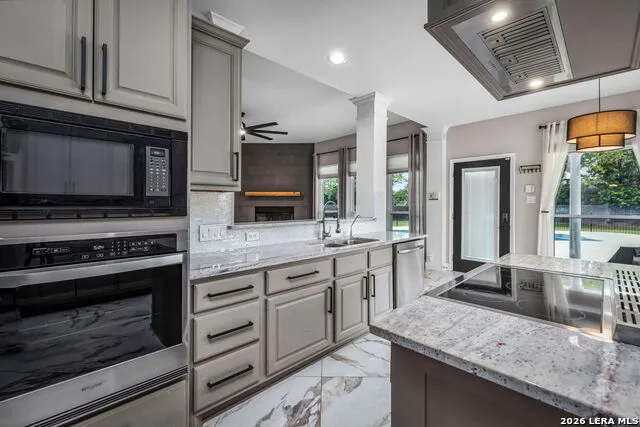 195 LAS BRISAS BLVD Seguin, TX 78155