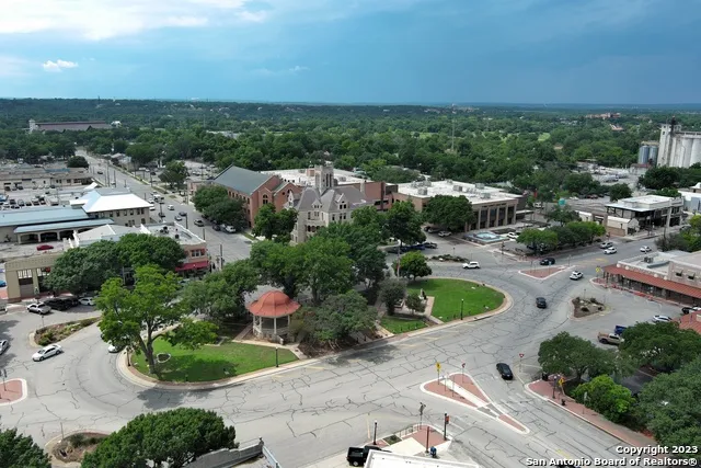 465 S GUENTHER AVE New Braunfels, TX 78130