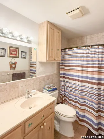 110 RENFRO DR Devine, TX 78016