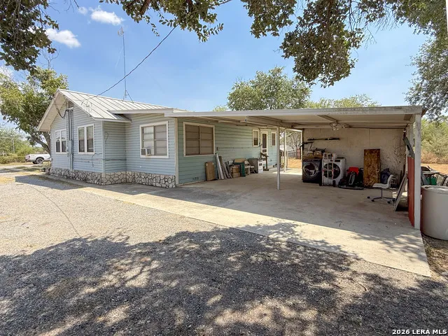 110 RENFRO DR Devine, TX 78016