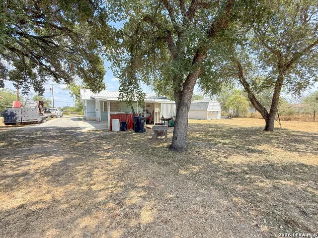 110 RENFRO DR Devine, TX 78016