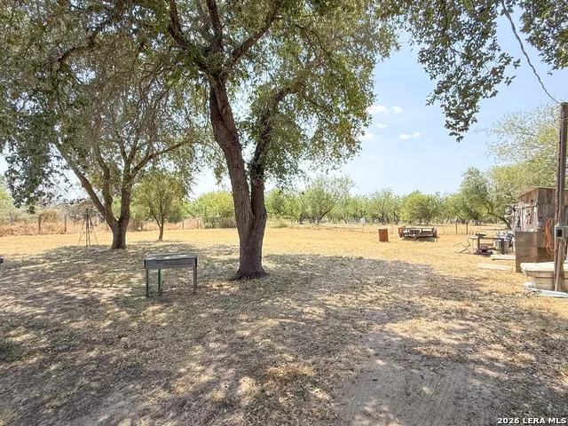 110 RENFRO DR Devine, TX 78016