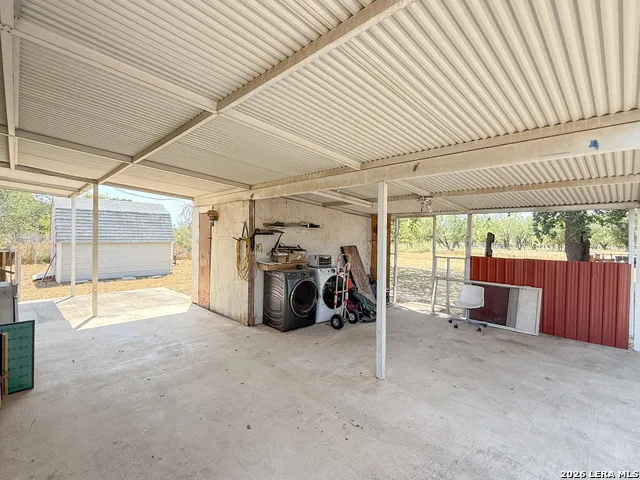 110 RENFRO DR Devine, TX 78016
