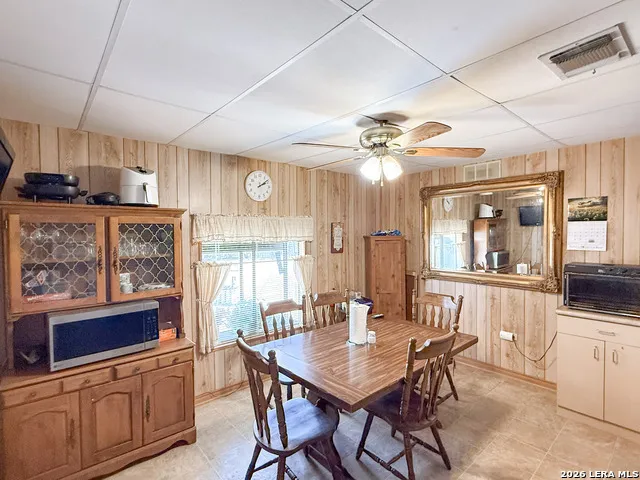 110 RENFRO DR Devine, TX 78016
