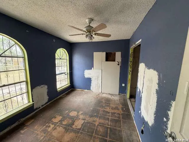 1912 San Carlos San Antonio, TX 78207