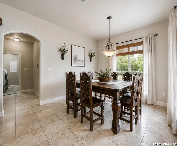 112 S ABREGO XING Floresville, TX 78114