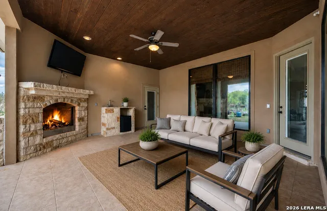 112 S ABREGO XING Floresville, TX 78114