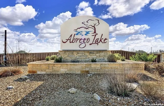 112 S ABREGO XING Floresville, TX 78114