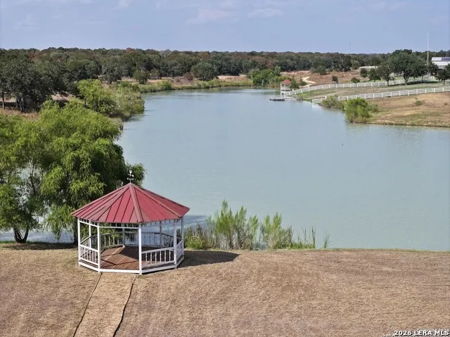 112 S ABREGO XING Floresville, TX 78114