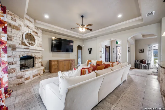 112 S ABREGO XING Floresville, TX 78114