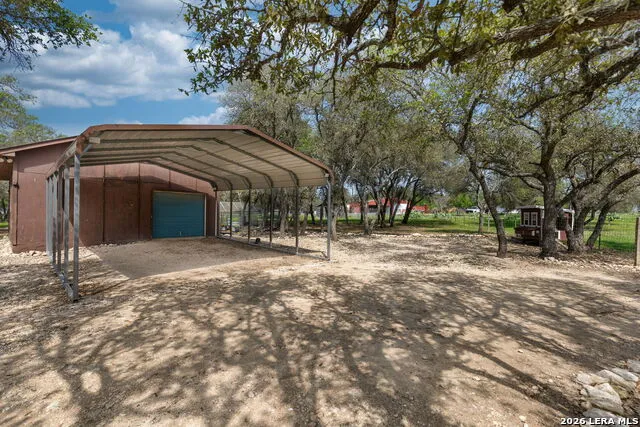 222 Spanish Oak Trl Harper, TX 78631