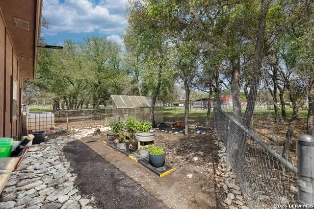 222 Spanish Oak Trl Harper, TX 78631