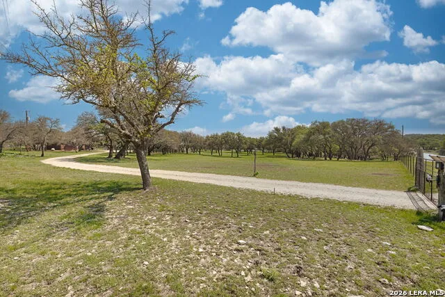 222 Spanish Oak Trl Harper, TX 78631