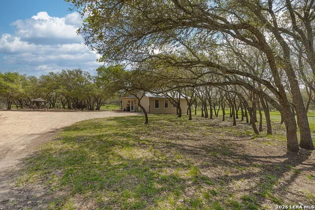 222 Spanish Oak Trl Harper, TX 78631