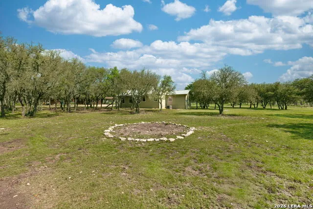 222 Spanish Oak Trl Harper, TX 78631