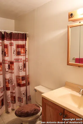 102 holman Lake City, TX 78368