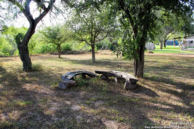 102 holman Lake City, TX 78368