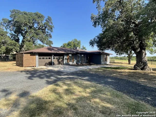 3010 Triple Tree China Grove, TX 78263