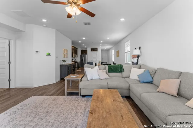 13229 HAGERD LOOP St Hedwig, TX 78152
