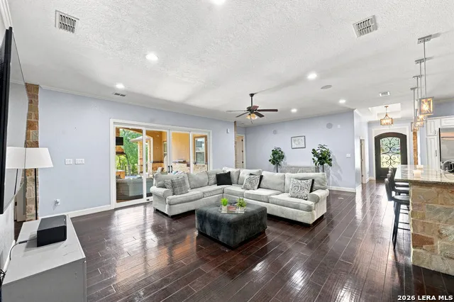 1357 PRIVATE ROAD 3702 San Antonio, TX 78253